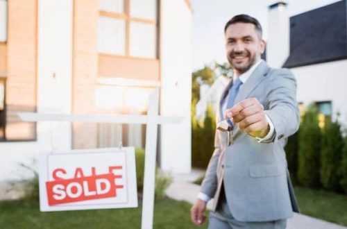 How Real Estate Agents Assist with Property Investment Decisions