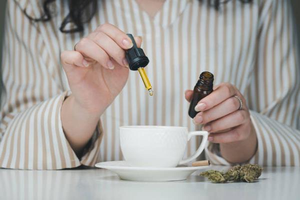 CBD Oil: Nature’s Solution on the Rise for Health Enthusiasts